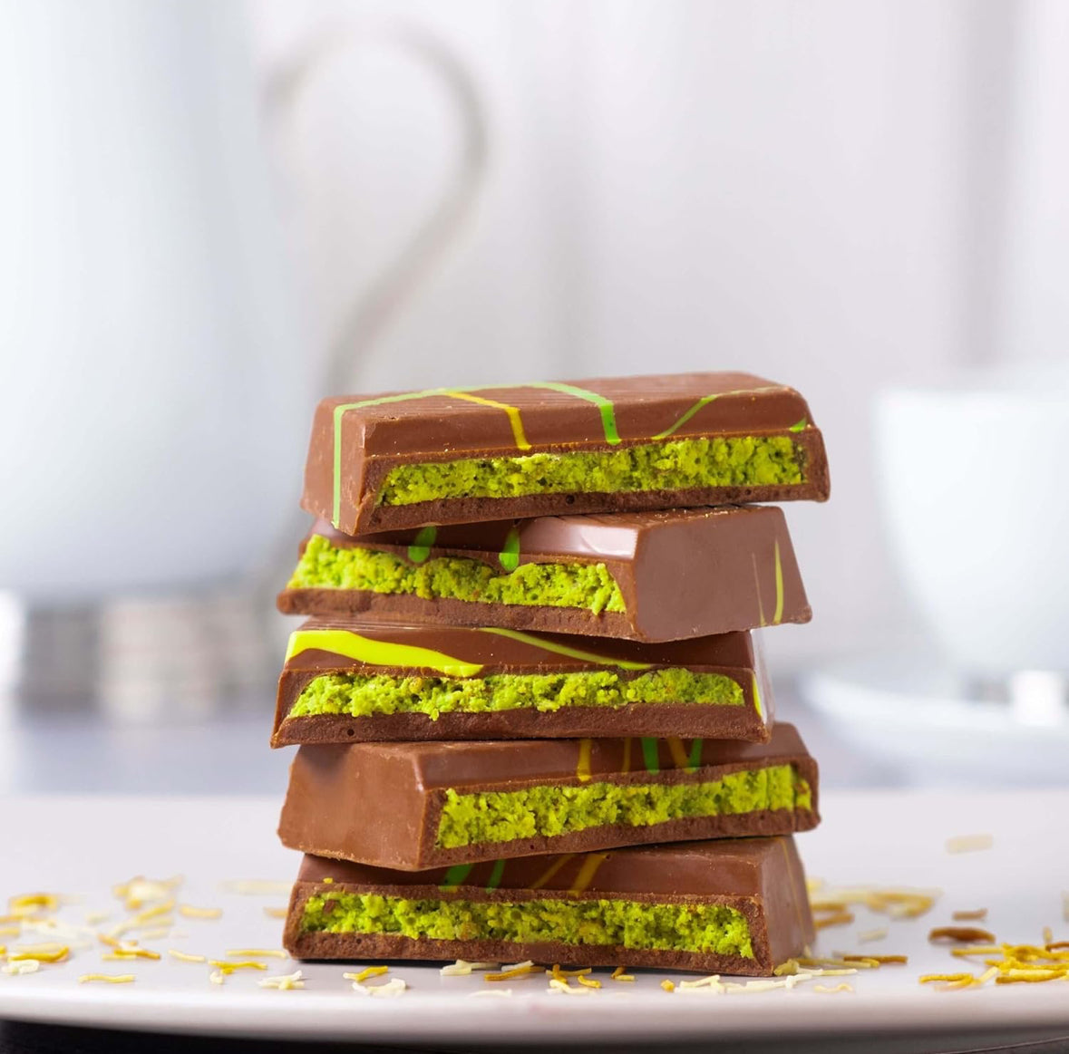 Beyoglu Dubaco Dubai Chocolate Milk Chocolate with Kadayif and Pistachio Cream- 200 Gram. Ships in Cold Thermal Packaging